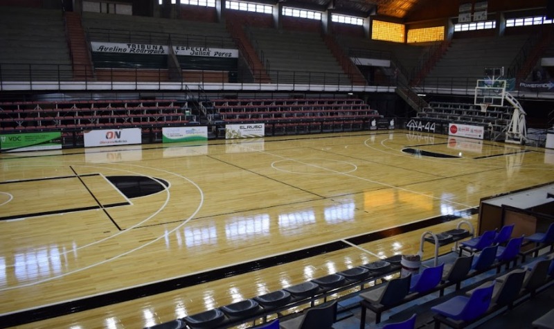 Estudiantes renov� el parquet del Maxigimnasio